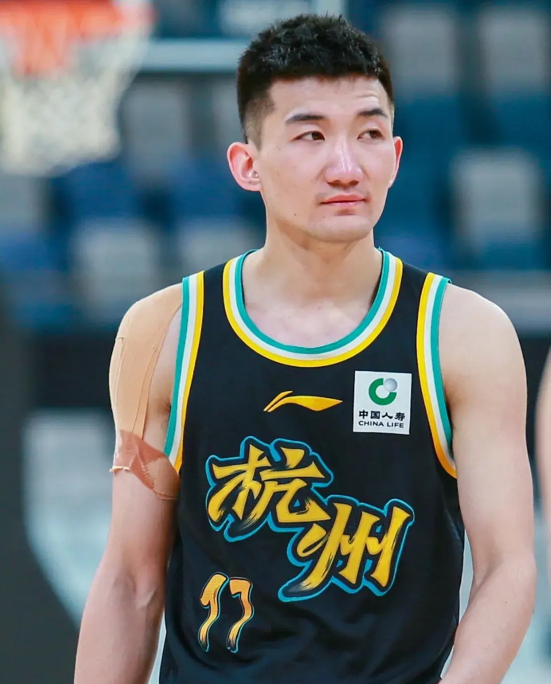 英超转会期走向成谜，广厦男篮回应争议，管理层满意，纪律约束更严格